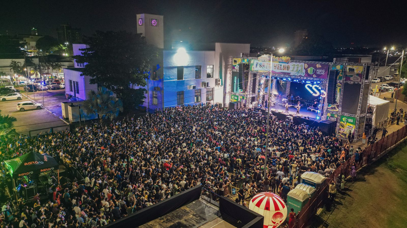 FESTA COMEÇA LOUVANDO A DEUS - Porto Velho celebra seus 111 anos com noite de fé, música e comunhão; é só o começo, hoje tem Joelma 
